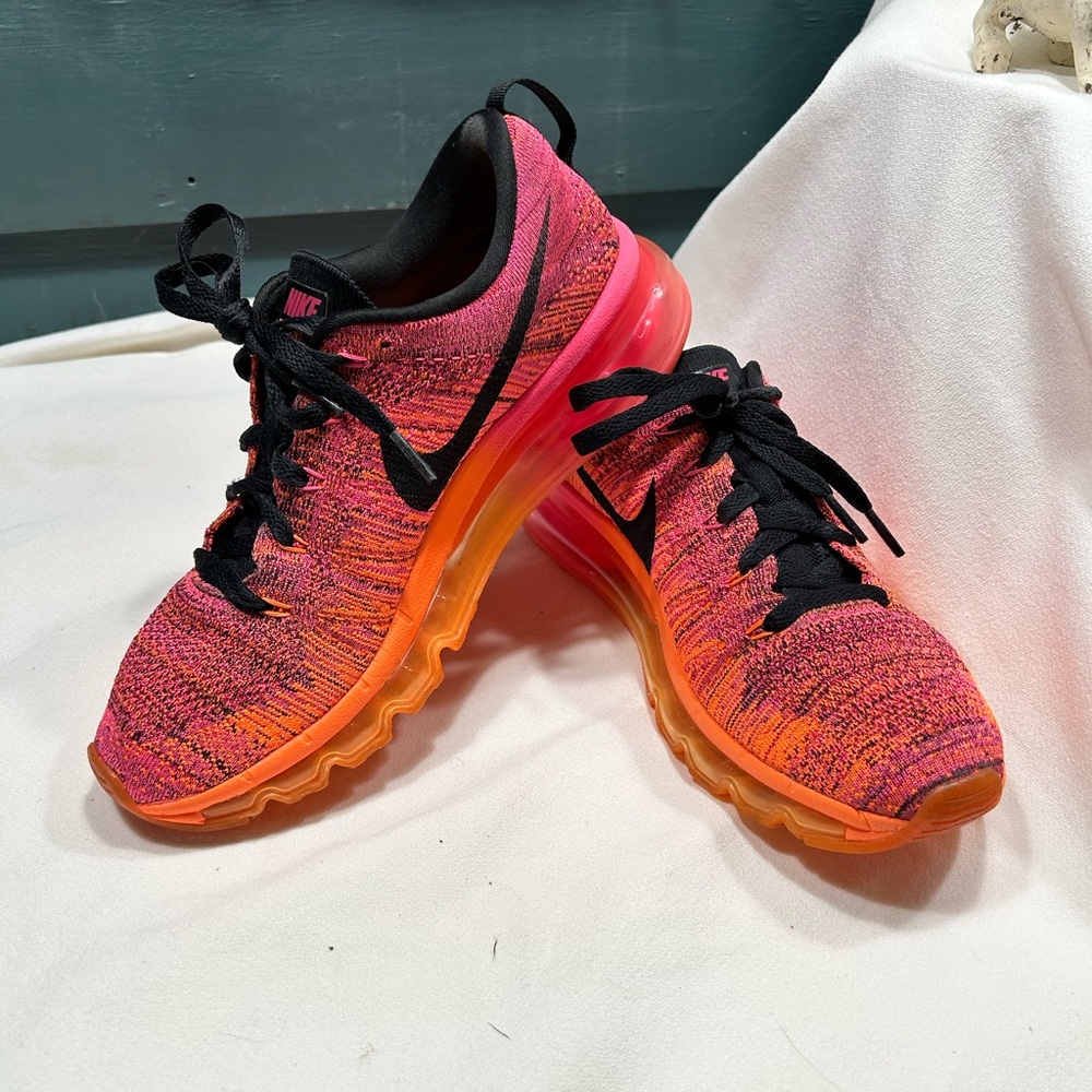 Women’s Nike Flyknit Max, 8/14/2014, Orange/Pink/Black, Size 7.5
